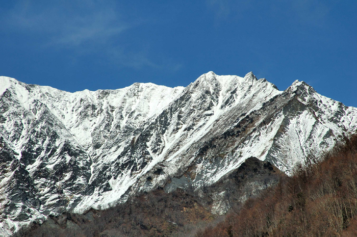 大山初冠雪